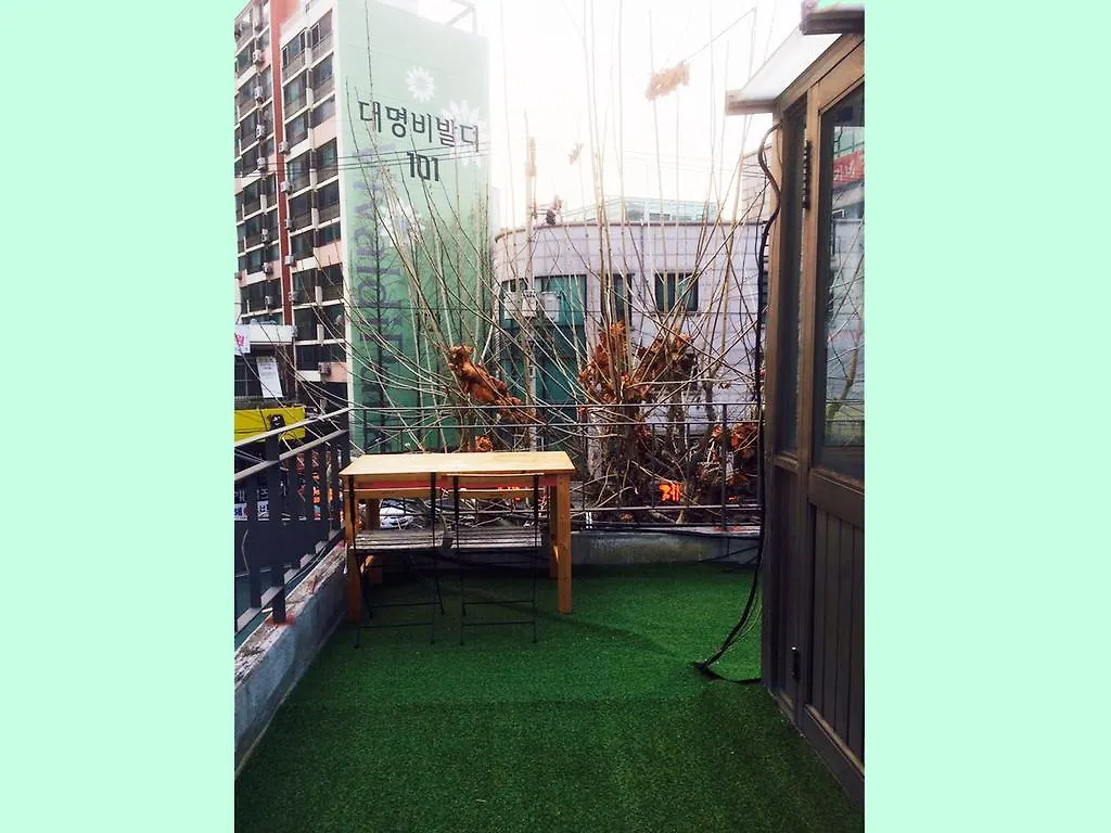 Nonstop Guesthouse In Hongdae Seul 2*,  Coreia do Sul