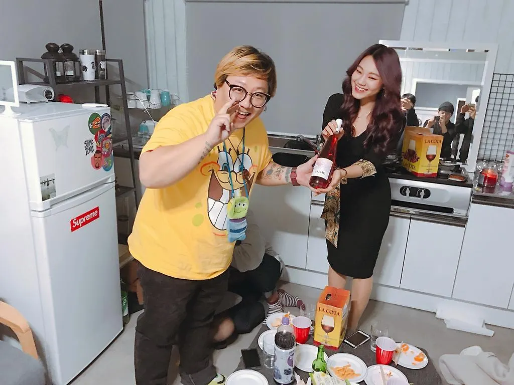 Nonstop Guesthouse In Hongdae Seul